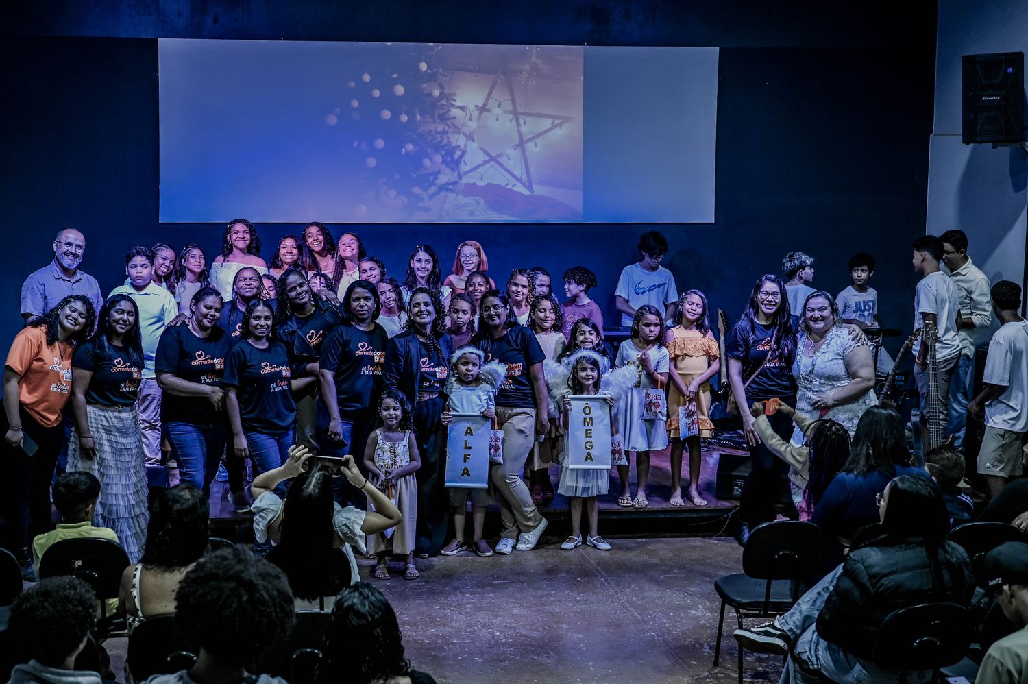 Foto final com participantes da Cantata de Natal