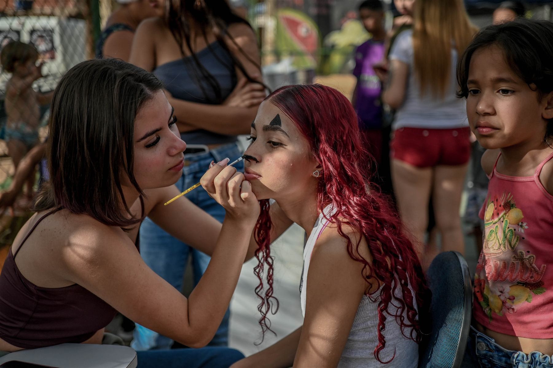 Pintura facial durante o Sorria Criança